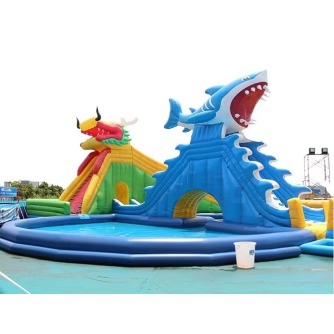 14*18m opblaasbaar waterpark met 1200w blazer en 1-20 personen capaciteit Dragon Shark Slide en groot zwembad