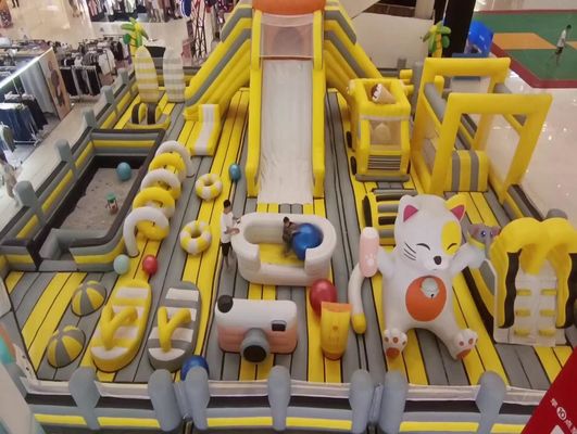 Commerciële speeltuintuitrusting voor kinderen Opblaasbaar kasteel Fantasy Castle Series